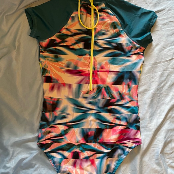 Roxy - Picture 2 of 2